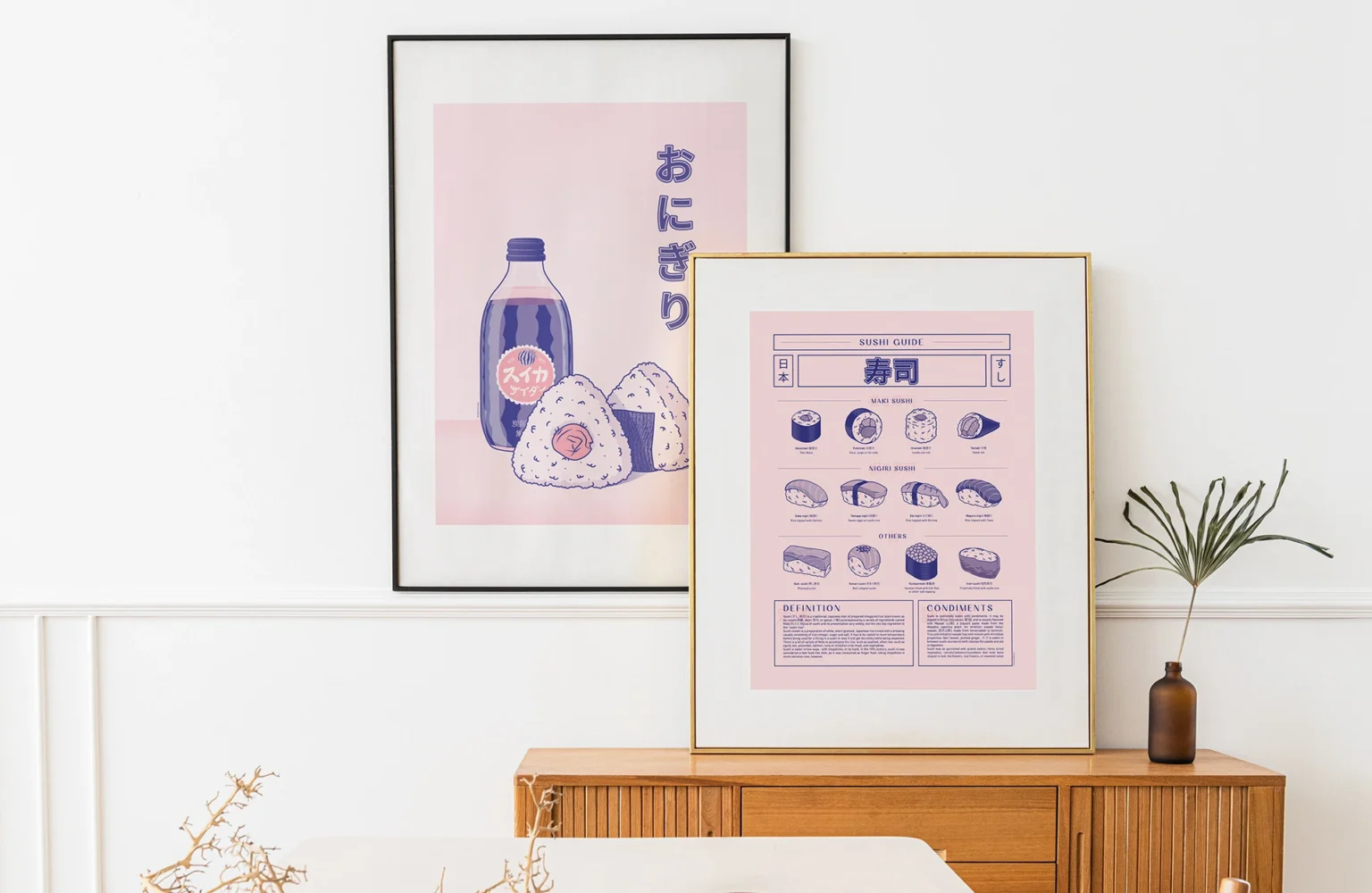 Affiches imprimées et encadrées dans un salon
